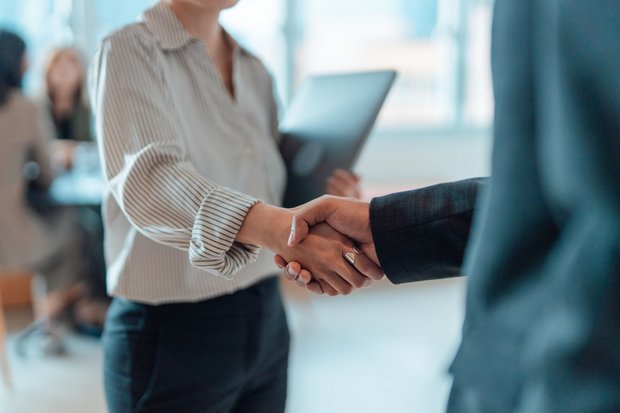 Tecnico ClimaFix e cliente durante una consulenza